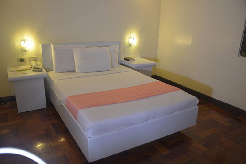 Cherry Blossoms Hotel Manila Exterior foto
