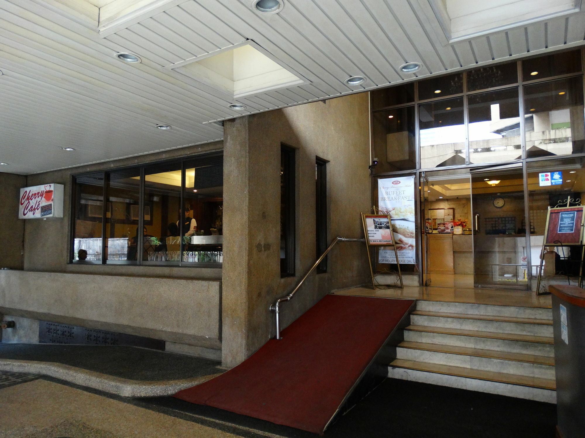 Cherry Blossoms Hotel Manila Exterior foto